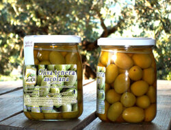 Tenera ascolana green olives in brine